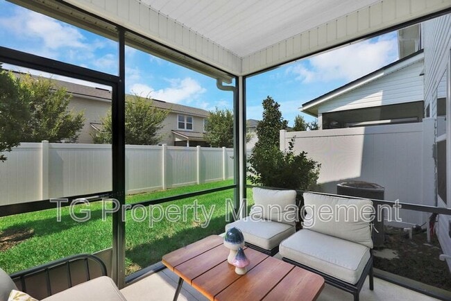 Building Photo - 13968 Molina Dr