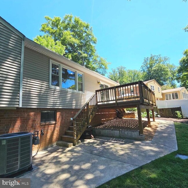 Building Photo - 8925 Falling Creek Ct