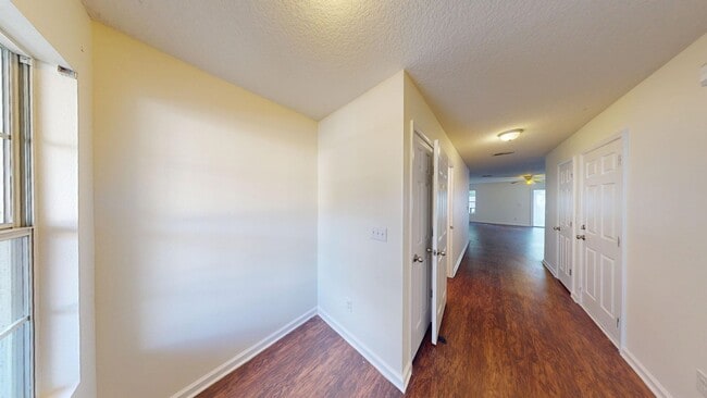 Building Photo - 3BR/ 2.5BA TOWNHOME With Garage - Timmerma...