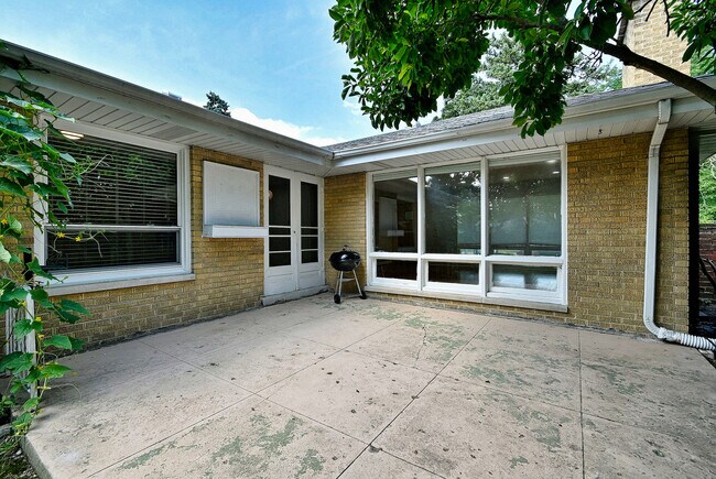 Building Photo - 4915 Jerome St