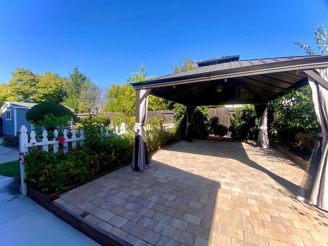 Building Photo - Elegant Fremont Weibel Home with Fruit-Fil...