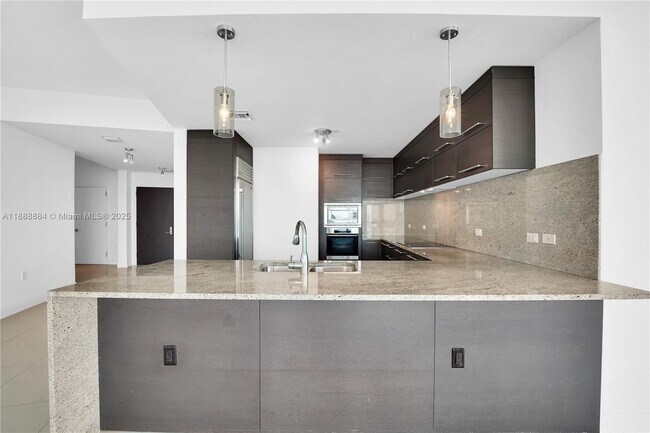 Building Photo - 900 Biscayne Blvd