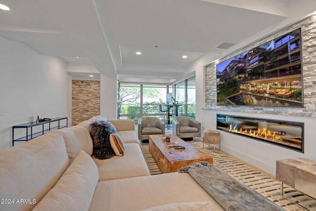 Building Photo - 7117 E Rancho Vista Dr