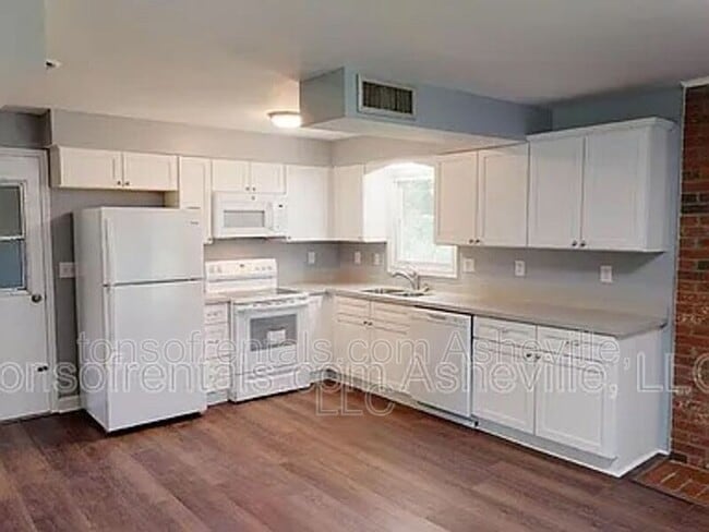Building Photo - 708 Heatherwood Dr