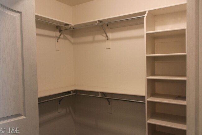 Building Photo - Cozy 2 Bed 2 Bath