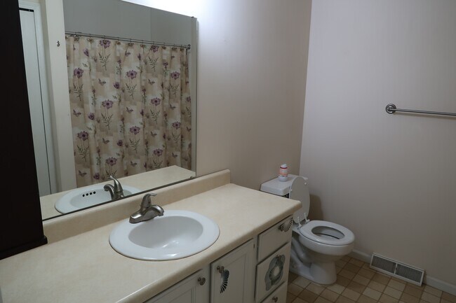 Building Photo - 140 Carriage Ln SW