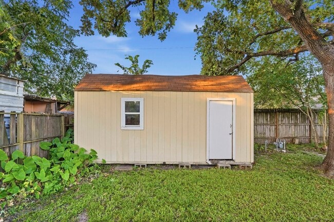 Building Photo - 2918 Tarpey Ave