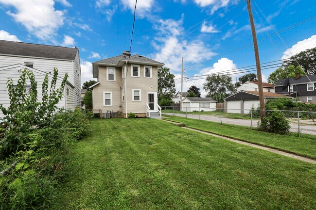 Building Photo - 418 Townsend Ave