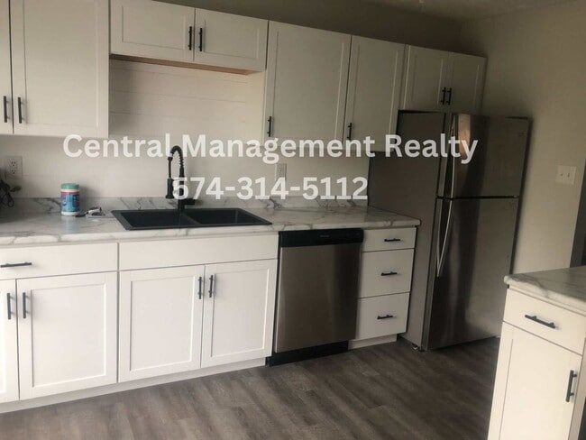 Building Photo - Updated 3 bedroom 1.5 bath home close to Notre Dame