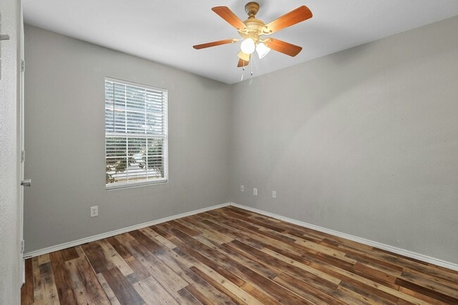 Building Photo - 1201 Lambert Dr