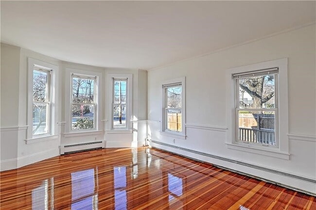 Building Photo - 292 Pleasant St