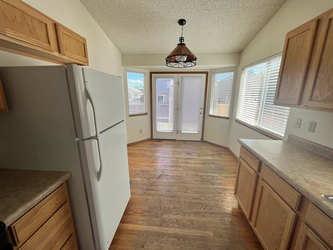 Building Photo - 6 MONTH LEASE - Spacious 4BD Home with 3-C...