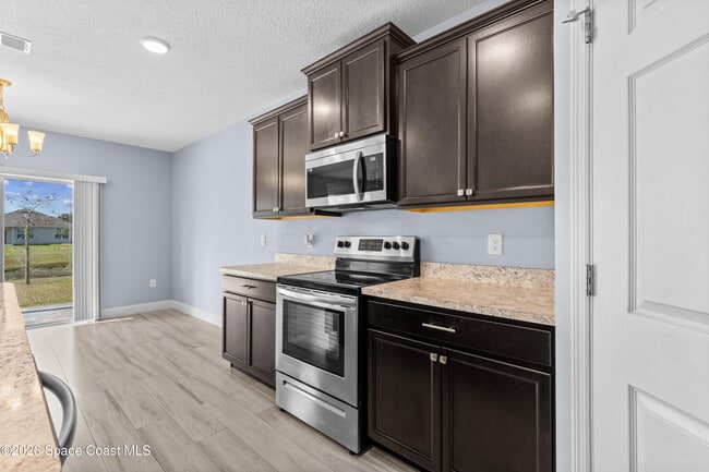 Building Photo - 402 Moray Dr