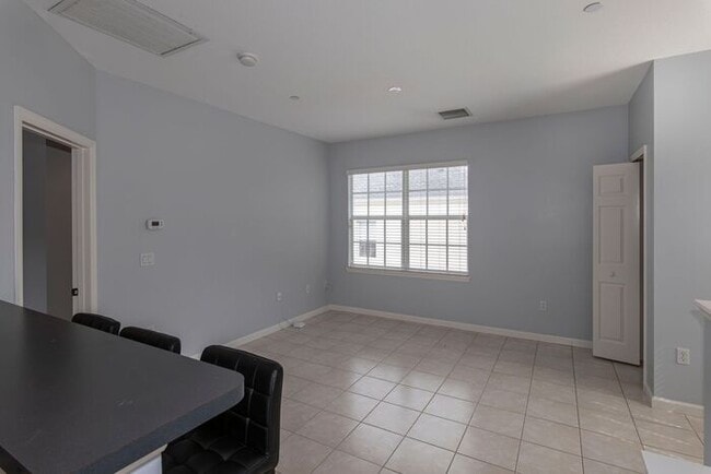 Building Photo - Cozy 1 bedroom/1 bath garage apartment in ...