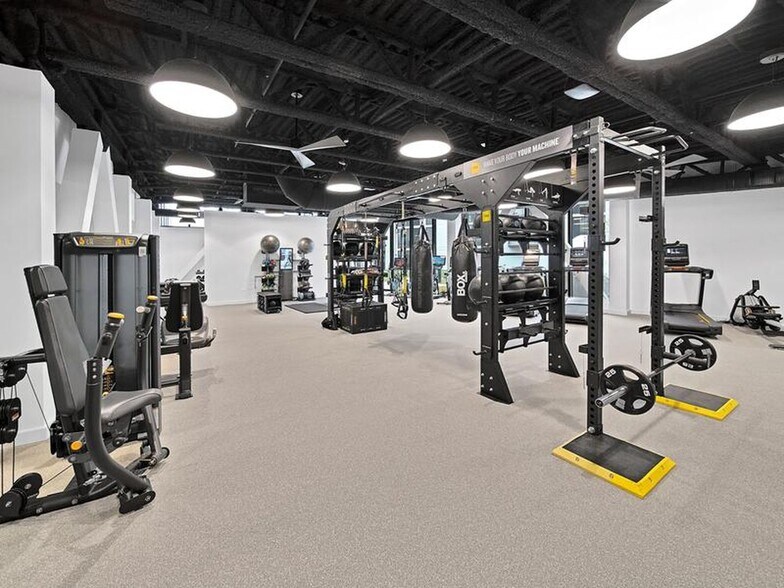 Building Photo - 2141 N Elston Ave