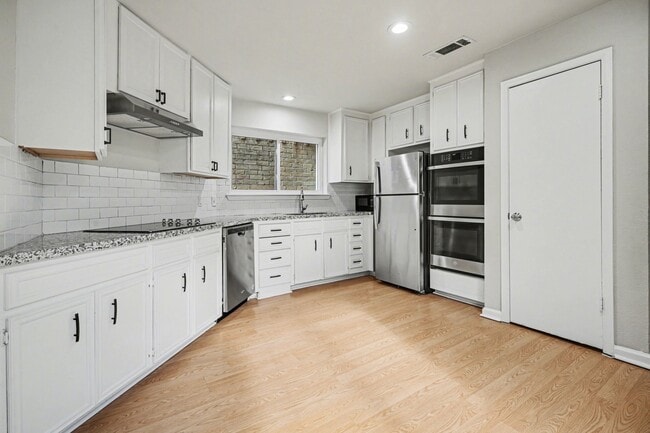 Building Photo - 16607 Neumann Dr