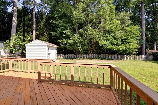 Building Photo - Convenient Coventry Home