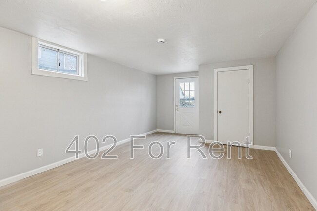 Building Photo - 3823 Saratoga St