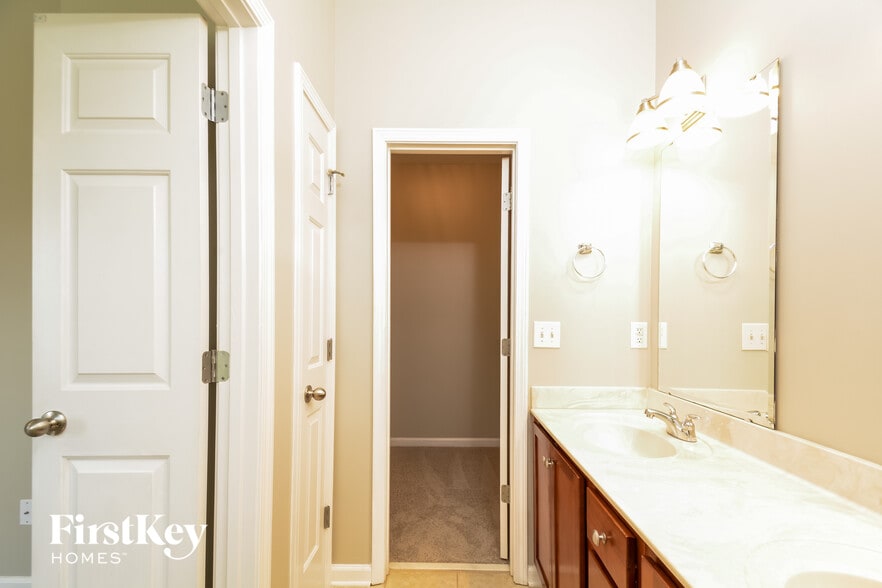 Building Photo - 136 Marino Pl