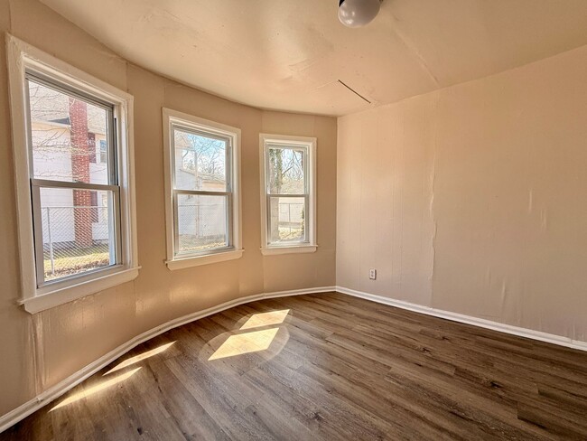 Building Photo - 141 W Elmer St