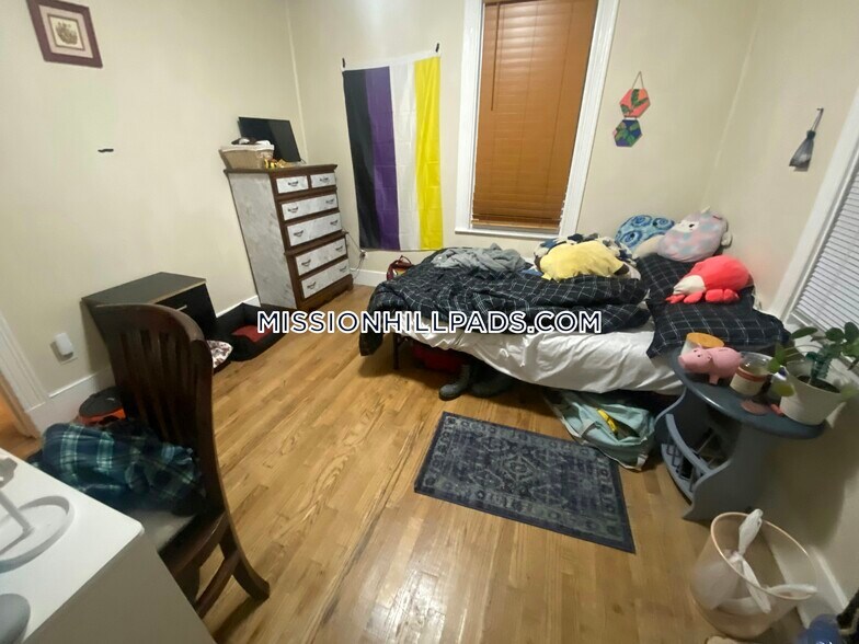 Building Photo - 21 Bucknam St