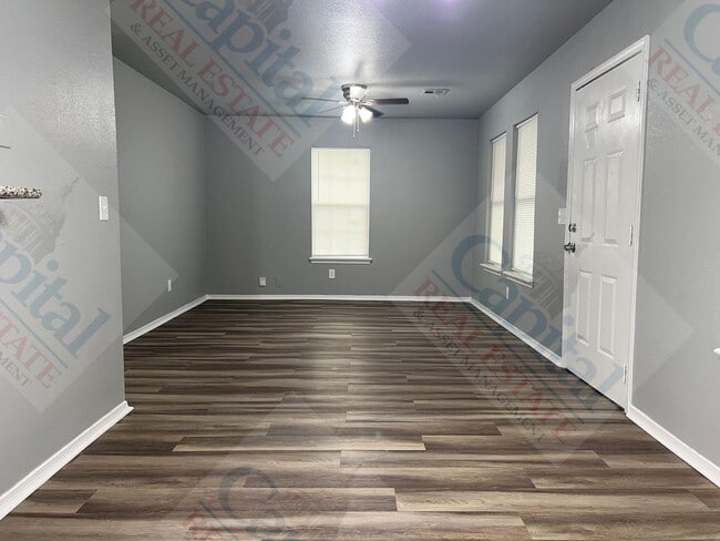 Building Photo - Relaxing Front Porch
