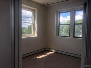 Building Photo - 617 Hiawatha Blvd