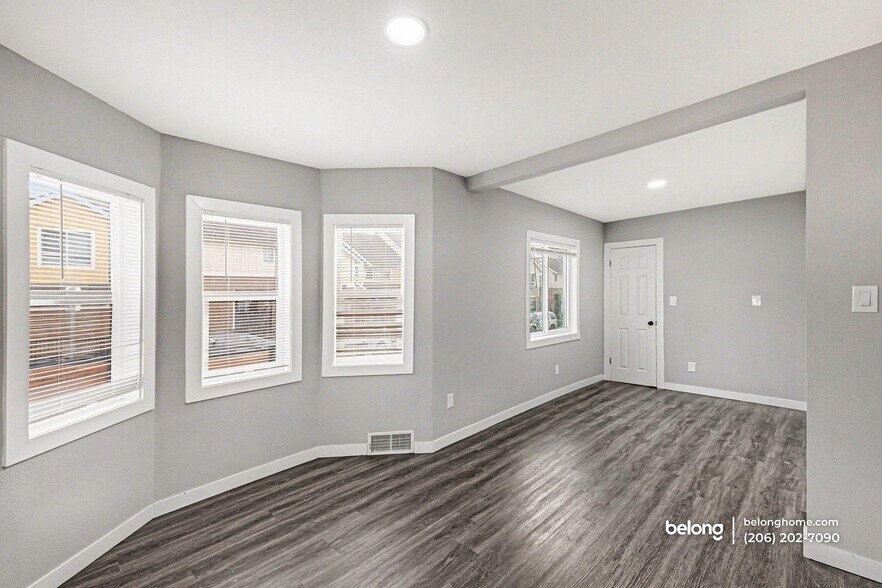 Building Photo - 3425 34th Ave S