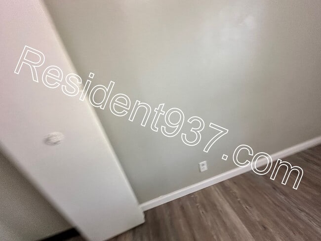 Building Photo - Updated 3 Bed home on cul-de-sac