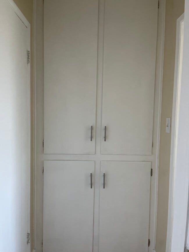 Hallway Cabinet - 6726 Keltonview