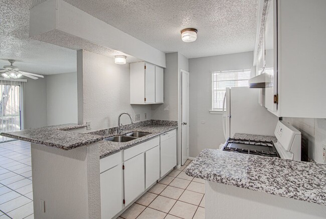 Building Photo - 819 Sirocco Dr