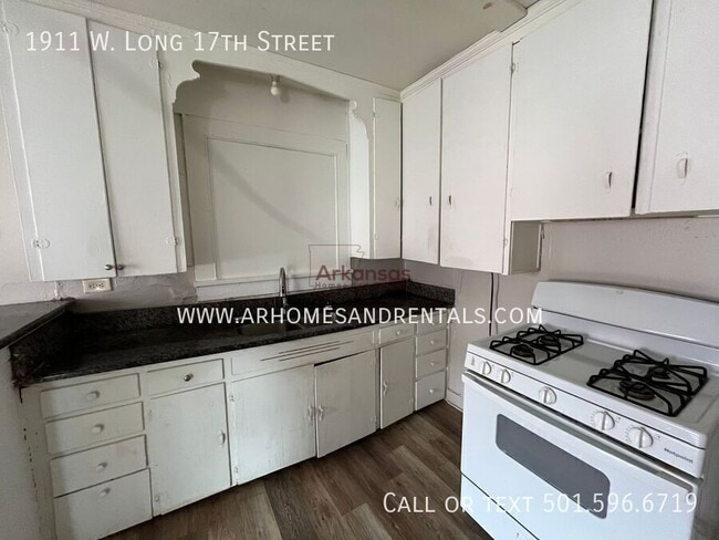 Building Photo - 1911 W Long 17th St