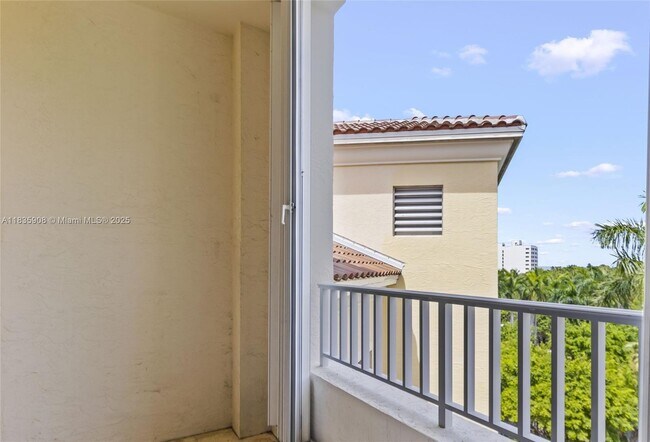 Building Photo - 703 Crandon Blvd