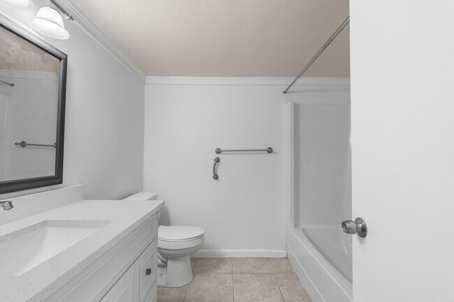 Building Photo - 10693 N Military Trl