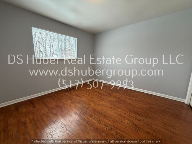 Building Photo - Marsh 133-135 Building