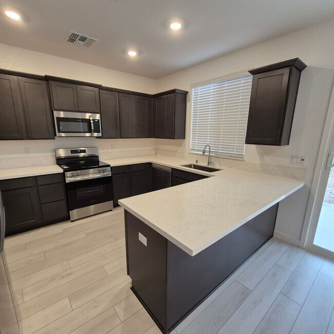 Building Photo - Brand New 4 Bedroom Home in Lennar's Cyan Community