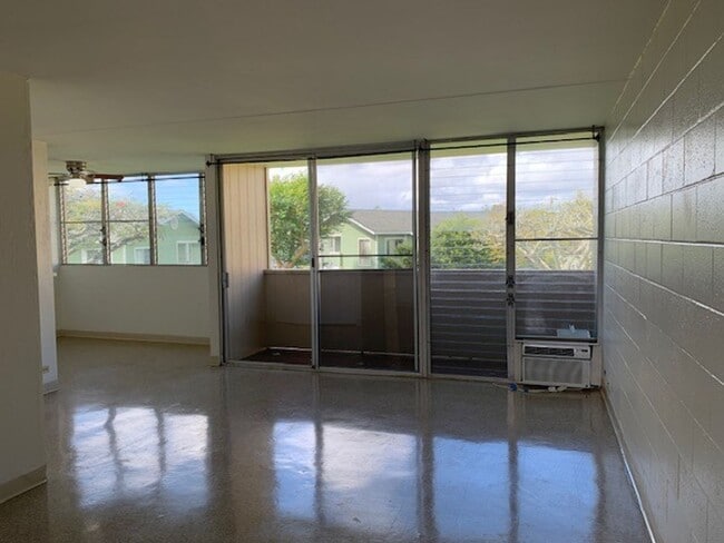 Building Photo - Hokuahi Apts - 2 Bedroom 1 Bath Unit w/ 1 ...