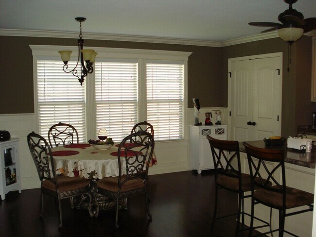 Building Photo - 4097 Silver Glenn