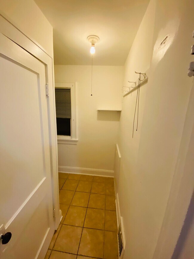 Building Photo - 1164 Cook Ave E