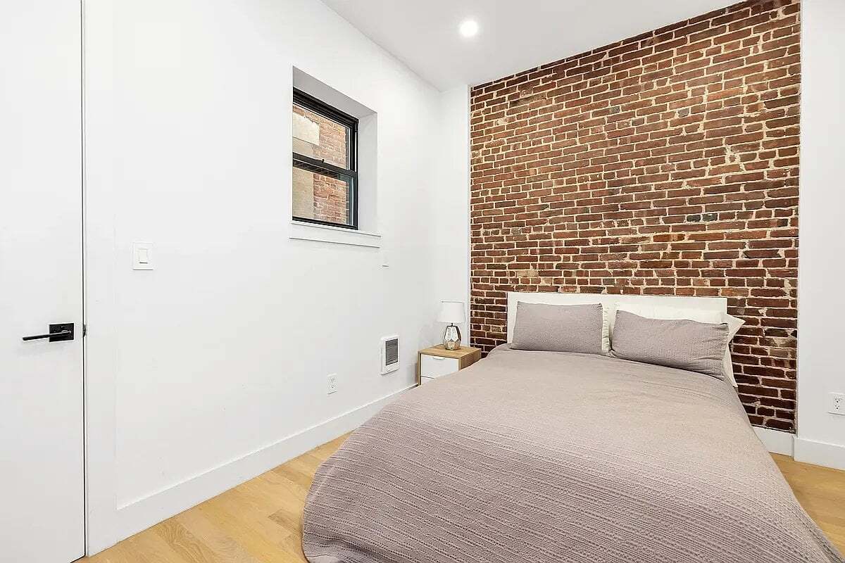 Building Photo - 304 Columbus Ave