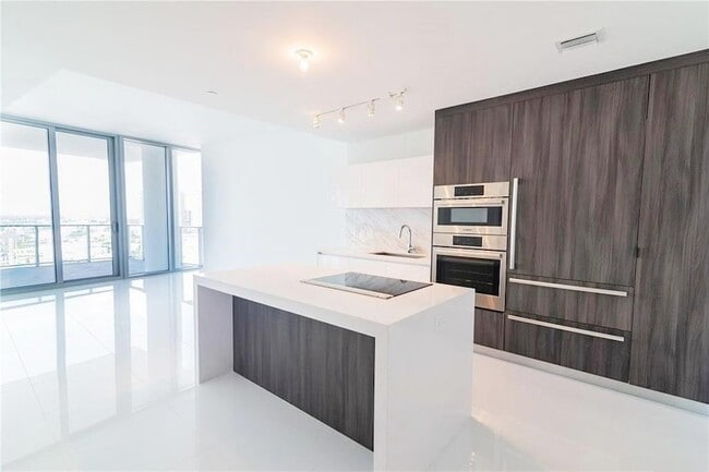 Building Photo - 851 NE 1st Ave