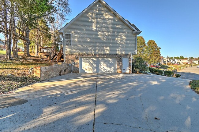 Building Photo - 168 Old Mill Ct