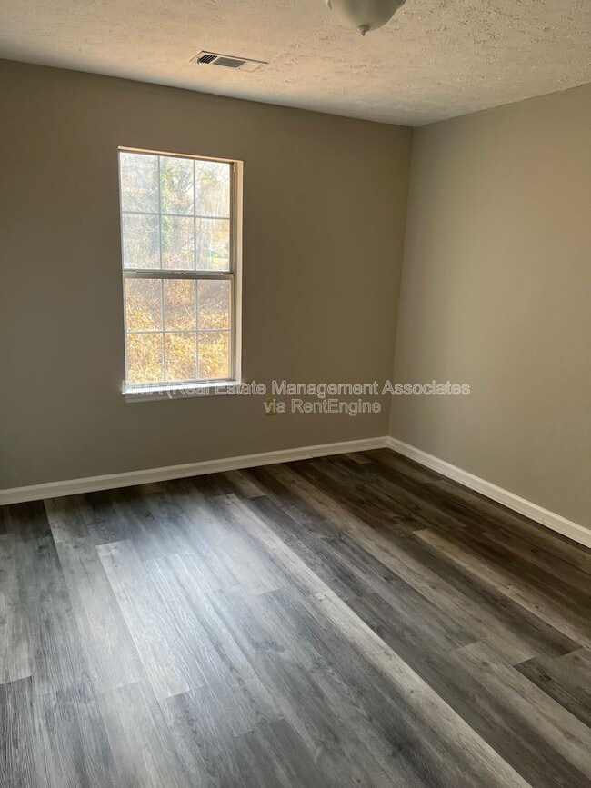 Building Photo - 201 Grove Pl