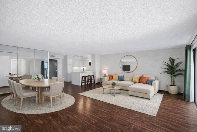 Building Photo - 10503 Valley Forge Cir