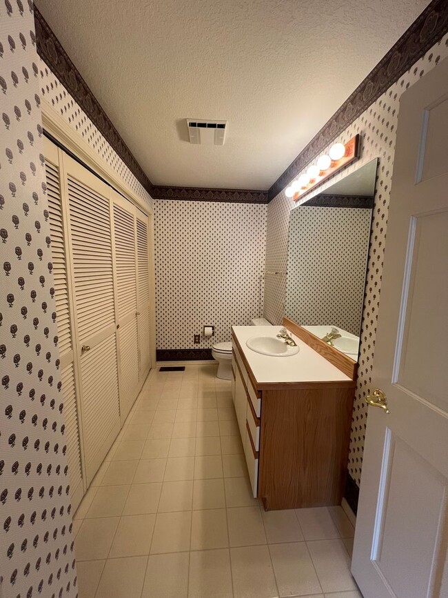 Building Photo - Stunning Kalispell Golf Course Home