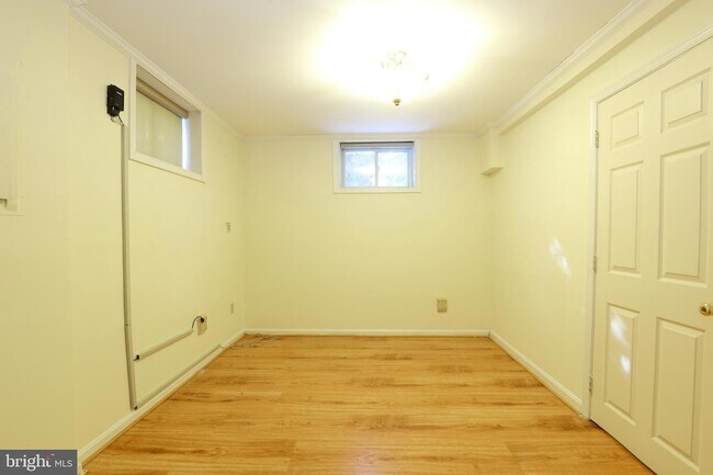 Building Photo - 8519 Electric Ave