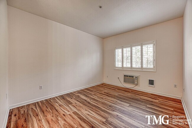 Building Photo - Cute Condo w/ 2 Beds 2 Baths and Patio in Beaverton!