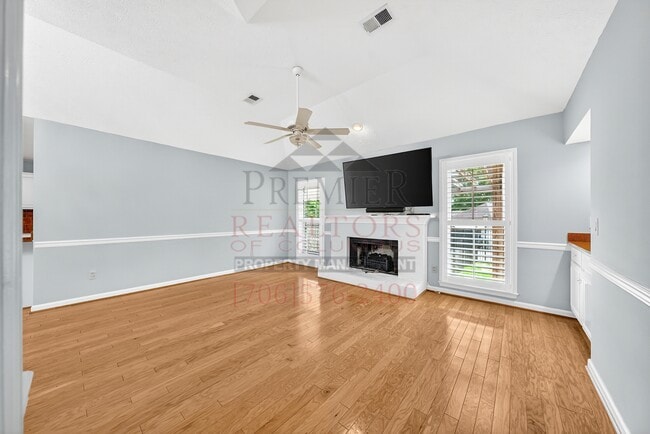 Building Photo - 7005 Robin's Nest Dr