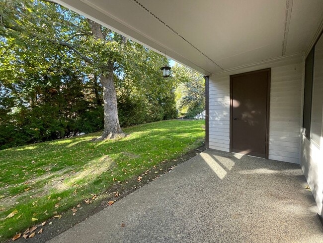 Building Photo - 2Bd/2Ba Unit Located in a Lovely Private Neighborhood in Happy Valley ~ Detached Garage, Washer &...