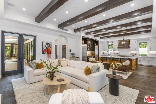 Building Photo - 820 N Vista St